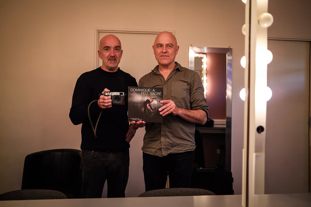 Dans les loges de la Passerelle à Fleury les Aubrais (45), aux cotés du camarade Philippe Grasset, backliner ET photographe d...