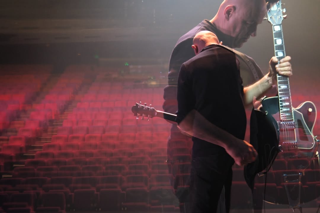 Après les fastes brestois du Quartz (merci aux 1200 spectateurs et spectatrices),avoir parlé après concert de pédales d’effet...